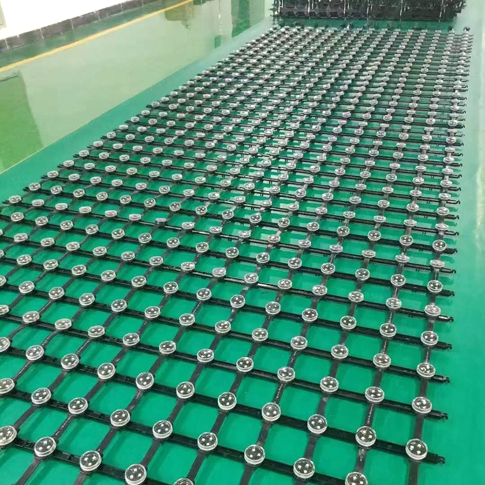 華宇星戶外全彩led透明顯示網(wǎng)格屏與傳統(tǒng)LED顯示屏有什么異同點