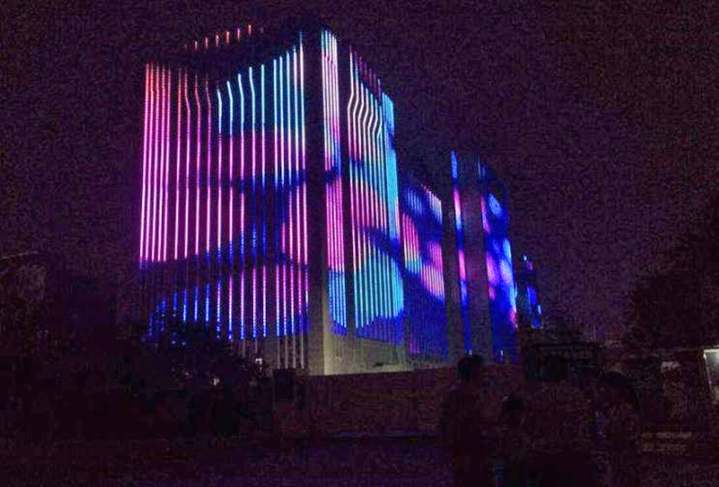 華宇星光電LED點光源網(wǎng)格屏有什么優(yōu)勢？(圖3)